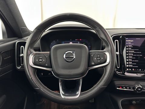 Volvo XC40 Recharge P8 AWD R-Design [ 3-Fase ] (INCL.BTW) Aut. *PANO | LEATHER-ALCANTARA | DIGI-COCKPIT | FULL-LED | HARMAN/KARDON | TOP-VIEW | CARPLAY | NAVI-FULLMAP | ECC | PDC | KEYLESS | HEATED-SPORTSEATS | BLIS | TOWBAR | 18''ALU*