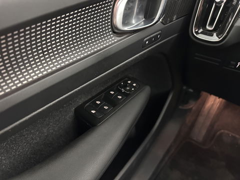 Volvo XC40 Recharge P8 AWD R-Design [ 3-Fase ] (INCL.BTW) Aut. *PANO | LEATHER-ALCANTARA | DIGI-COCKPIT | FULL-LED | HARMAN/KARDON | TOP-VIEW | CARPLAY | NAVI-FULLMAP | ECC | PDC | KEYLESS | HEATED-SPORTSEATS | BLIS | TOWBAR | 18''ALU*