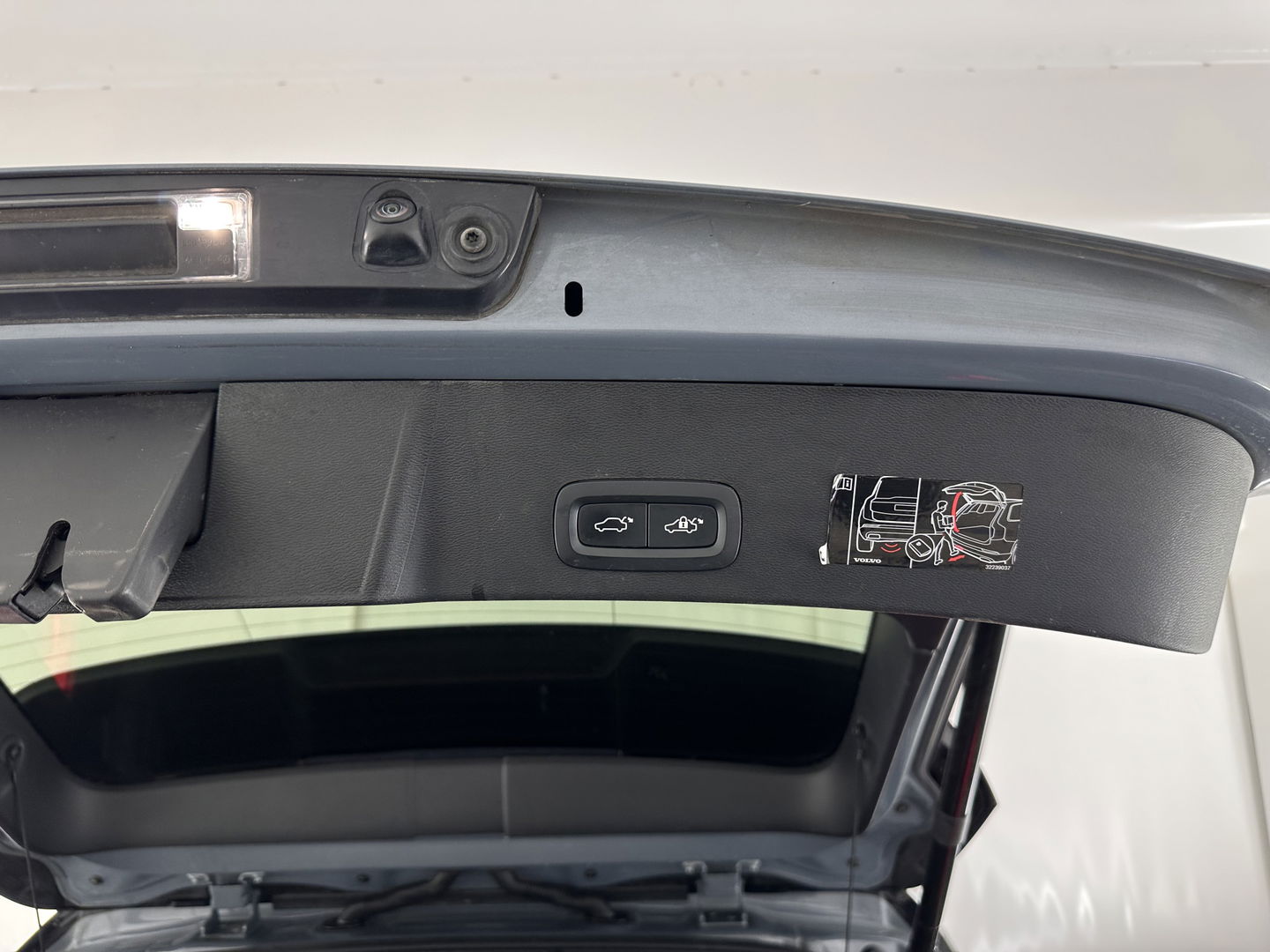 Volvo XC40 Recharge P8 AWD R-Design [ 3-Fase ] (INCL.BTW) Aut. *PANO | LEATHER-ALCANTARA | DIGI-COCKPIT | FULL-LED | HARMAN/KARDON | TOP-VIEW | CARPLAY | NAVI-FULLMAP | ECC | PDC | KEYLESS | HEATED-SPORTSEATS | BLIS | TOWBAR | 18''ALU*