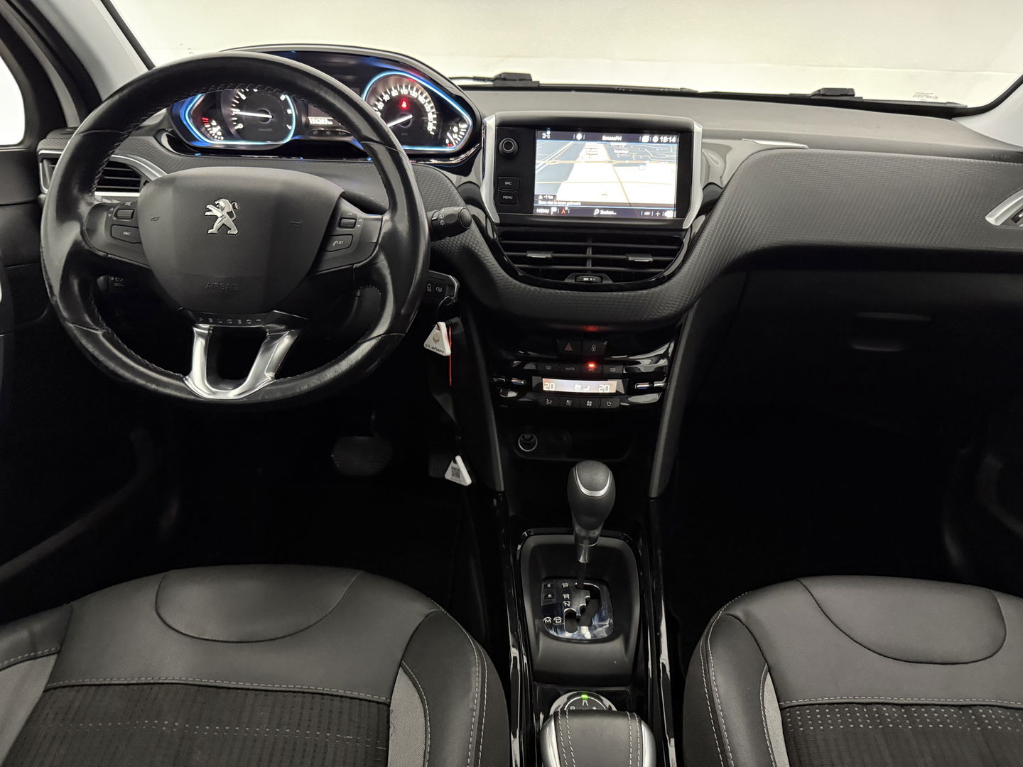 Peugeot 2008 1.2 PureTech Allure | Clima | Cruise | Carplay | Trekh. | Navi | Parkeersens.
