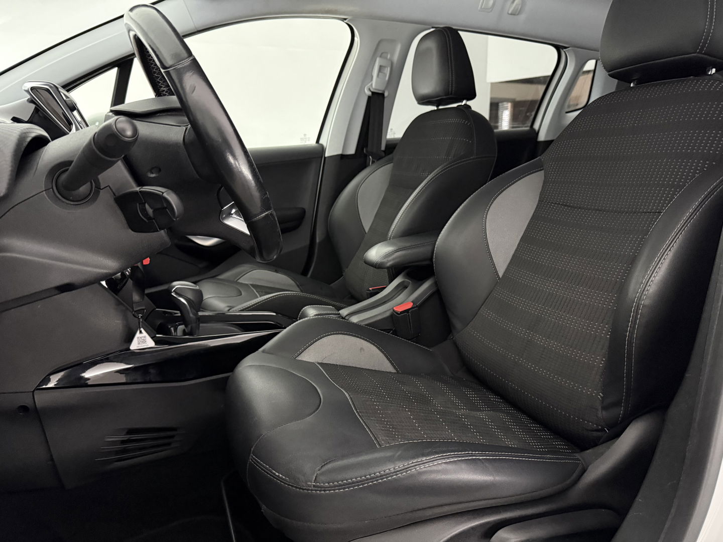 Peugeot 2008 1.2 PureTech Allure | Clima | Cruise | Carplay | Trekh. | Navi | Parkeersens.