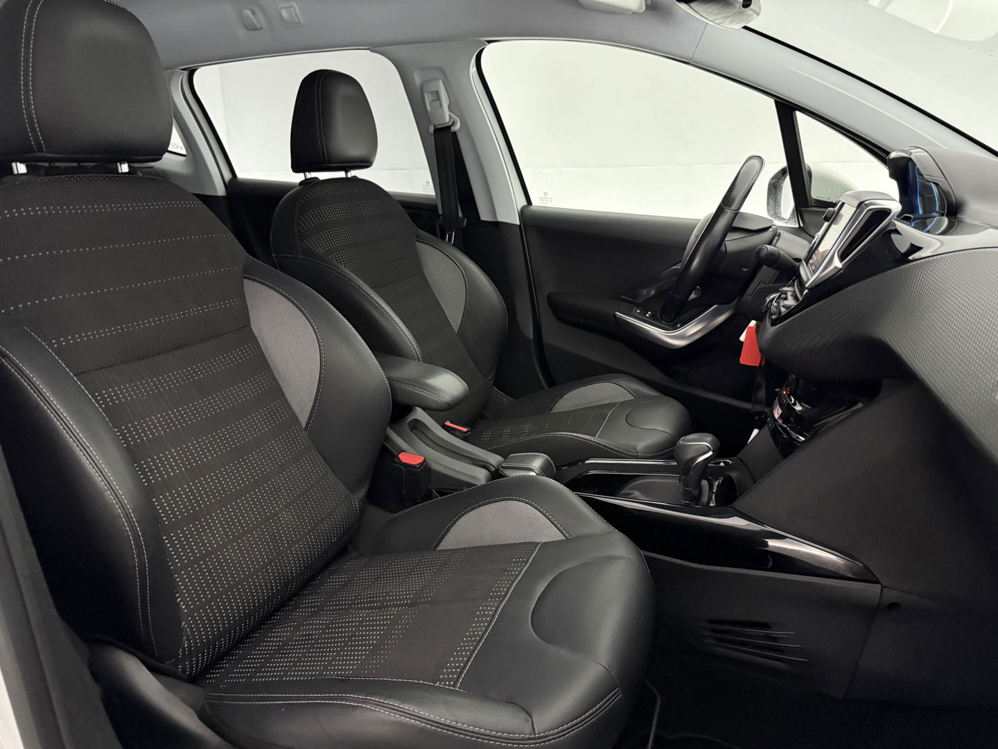 Peugeot 2008 1.2 PureTech Allure | Clima | Cruise | Carplay | Trekh. | Navi | Parkeersens.