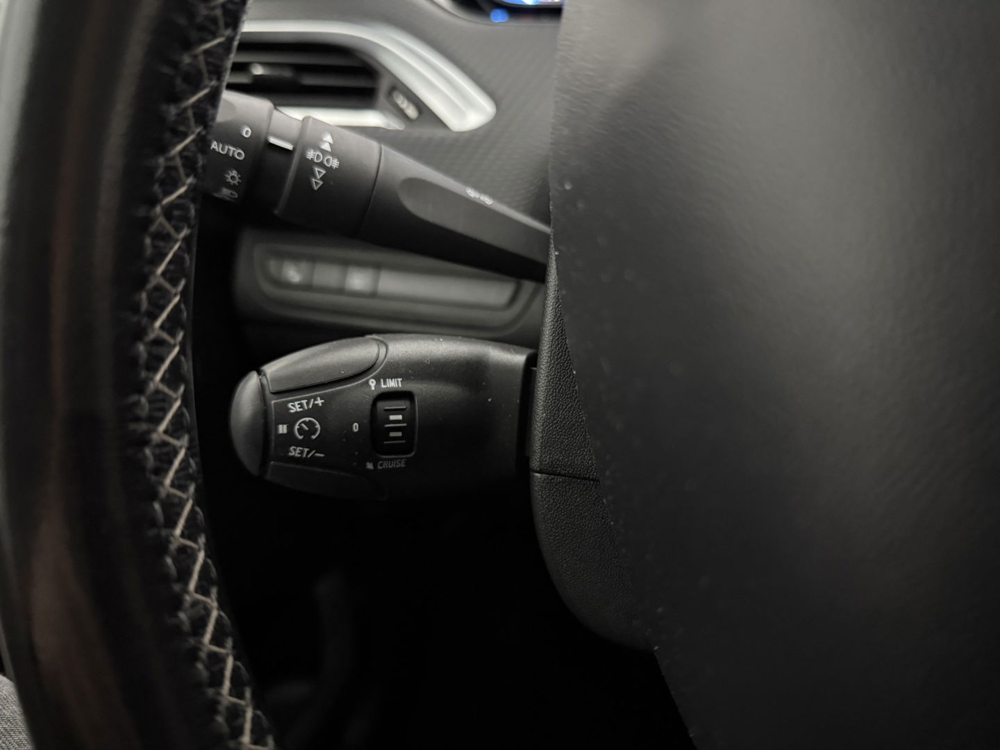 Peugeot 2008 1.2 PureTech Allure | Clima | Cruise | Carplay | Trekh. | Navi | Parkeersens.