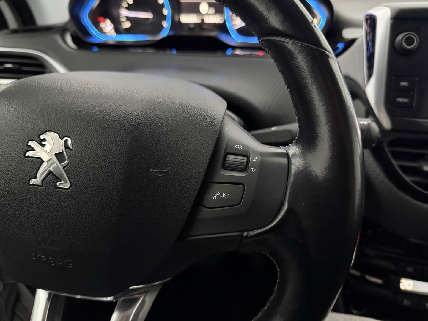 Peugeot 2008 1.2 PureTech Allure | Clima | Cruise | Carplay | Trekh. | Navi | Parkeersens.