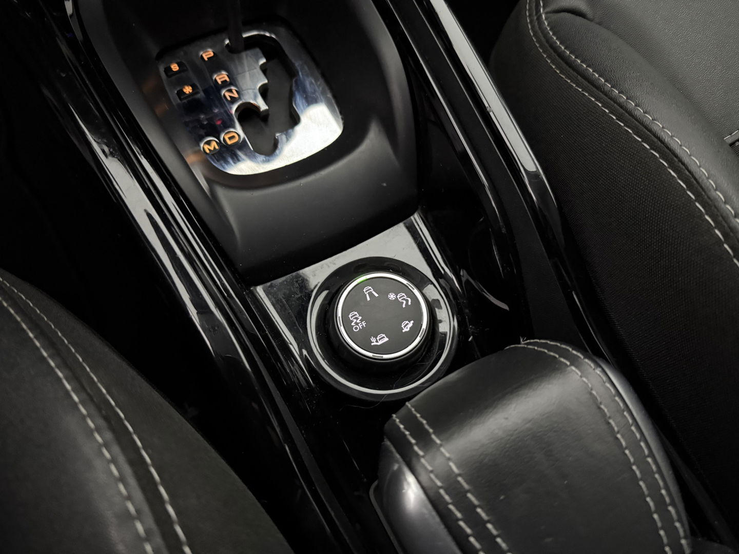 Peugeot 2008 1.2 PureTech Allure | Clima | Cruise | Carplay | Trekh. | Navi | Parkeersens.