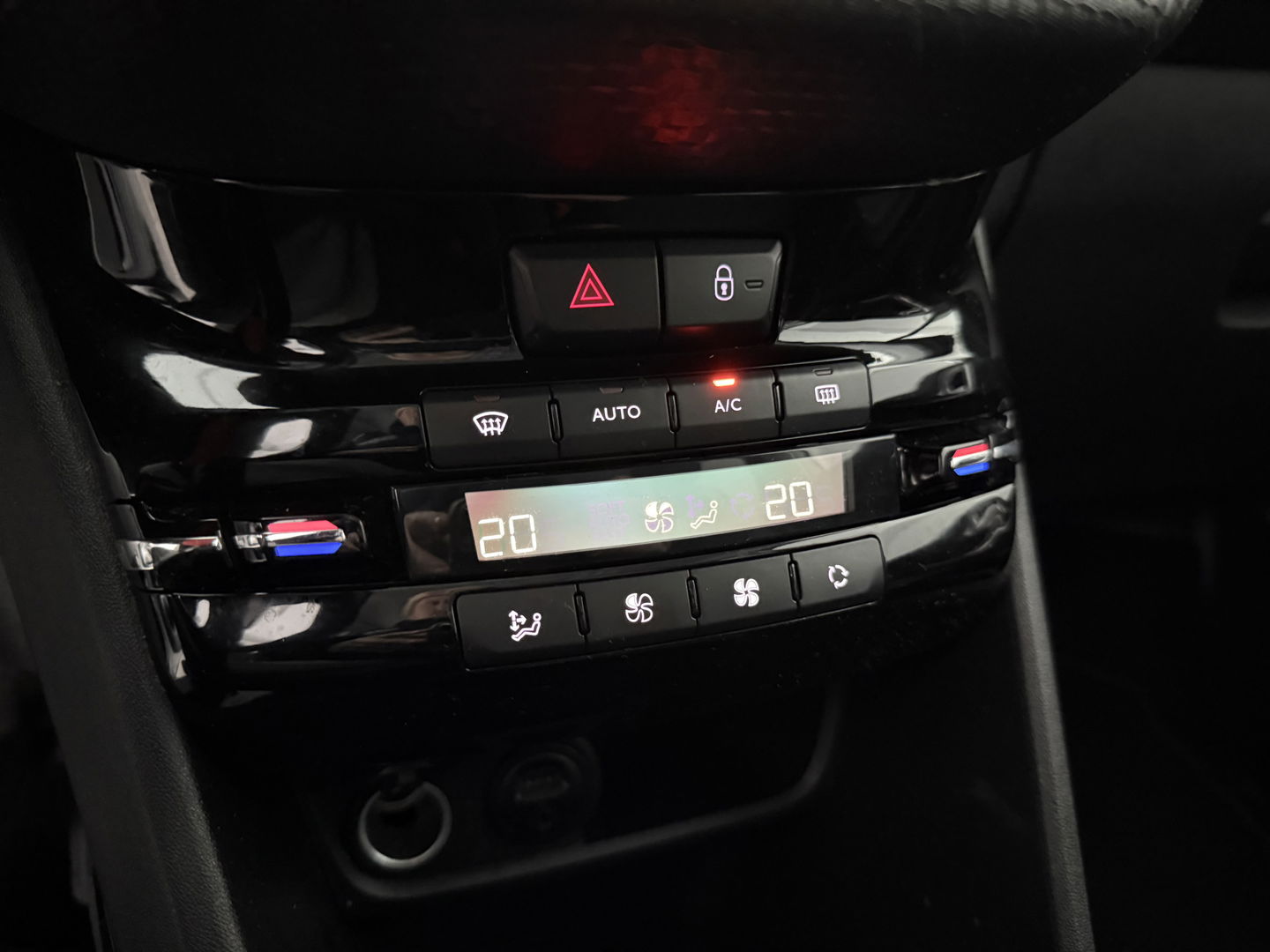 Peugeot 2008 1.2 PureTech Allure | Clima | Cruise | Carplay | Trekh. | Navi | Parkeersens.