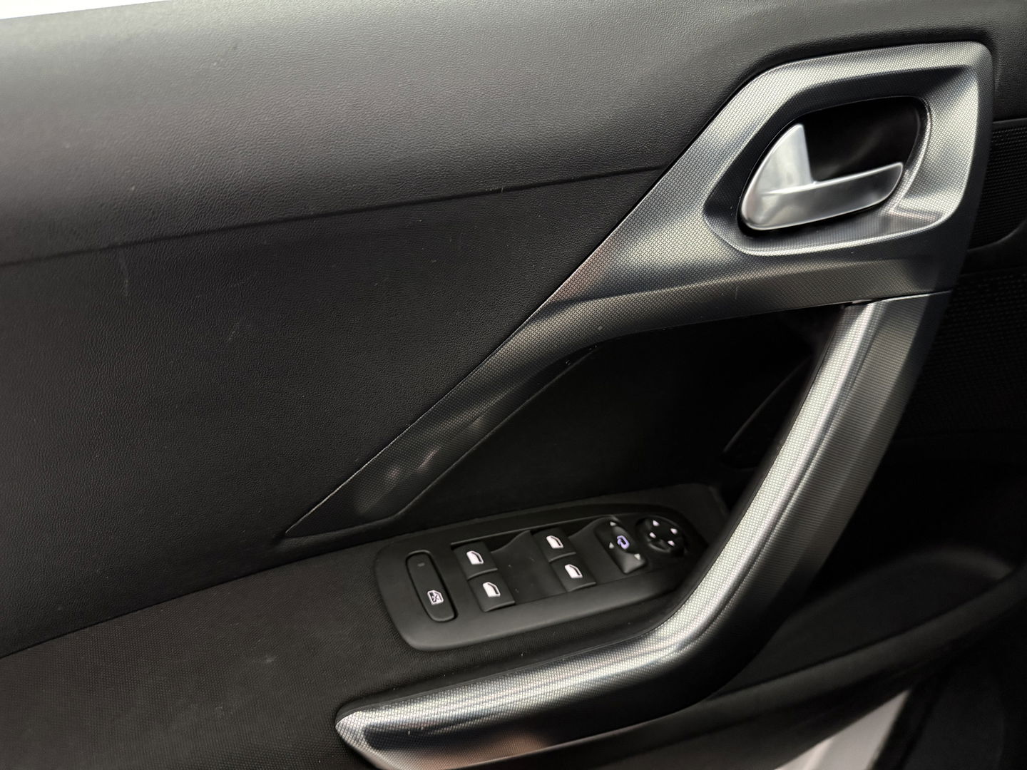 Peugeot 2008 1.2 PureTech Allure | Clima | Cruise | Carplay | Trekh. | Navi | Parkeersens.