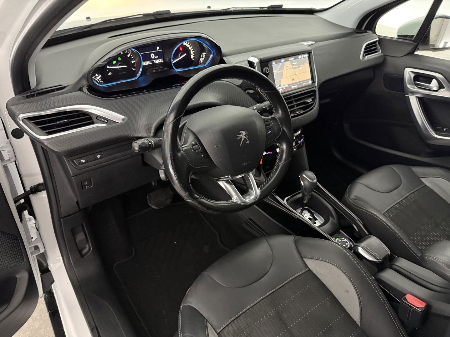 Peugeot 2008 1.2 PureTech Allure | Clima | Cruise | Carplay | Trekh. | Navi | Parkeersens.