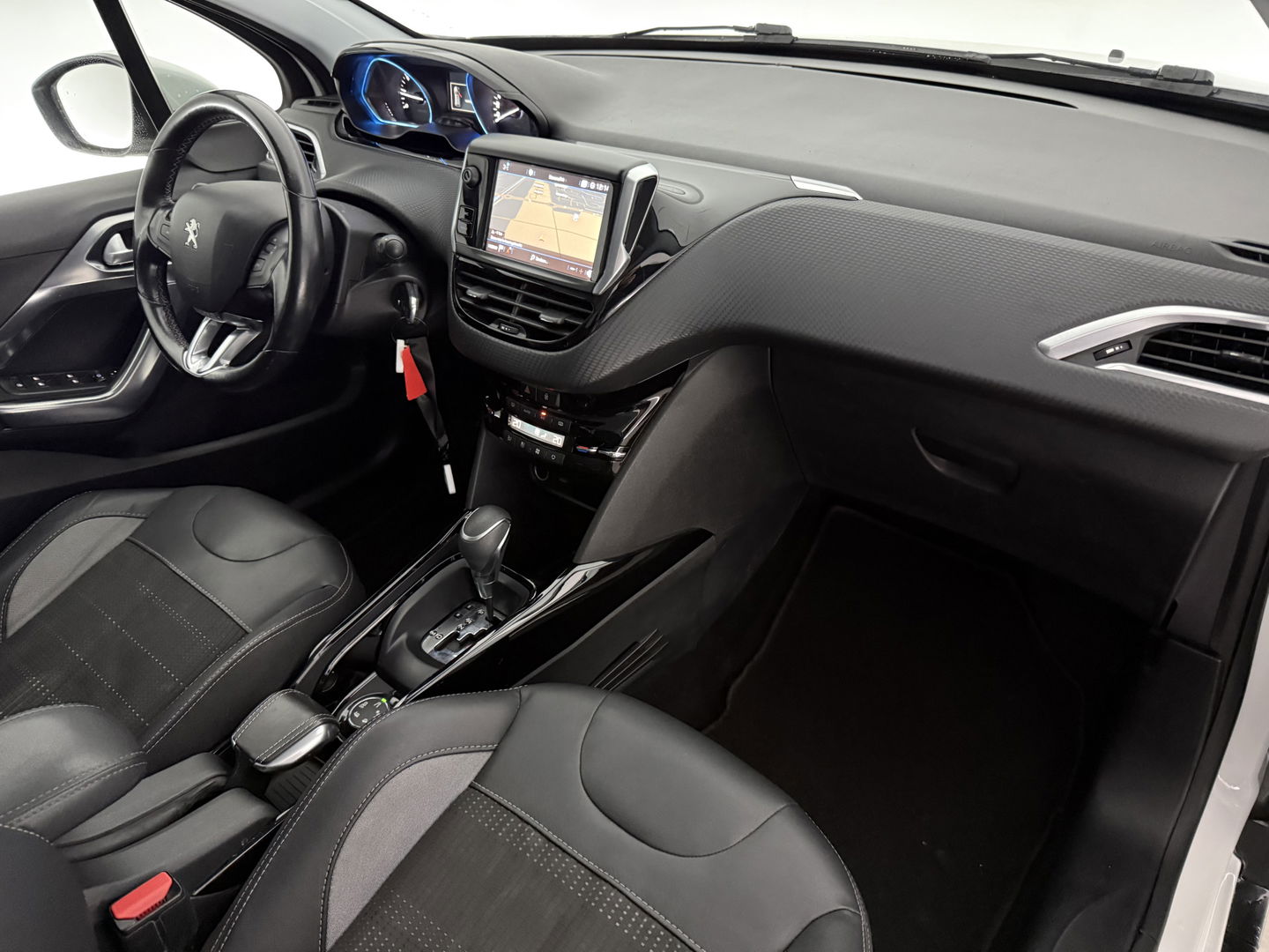 Peugeot 2008 1.2 PureTech Allure | Clima | Cruise | Carplay | Trekh. | Navi | Parkeersens.