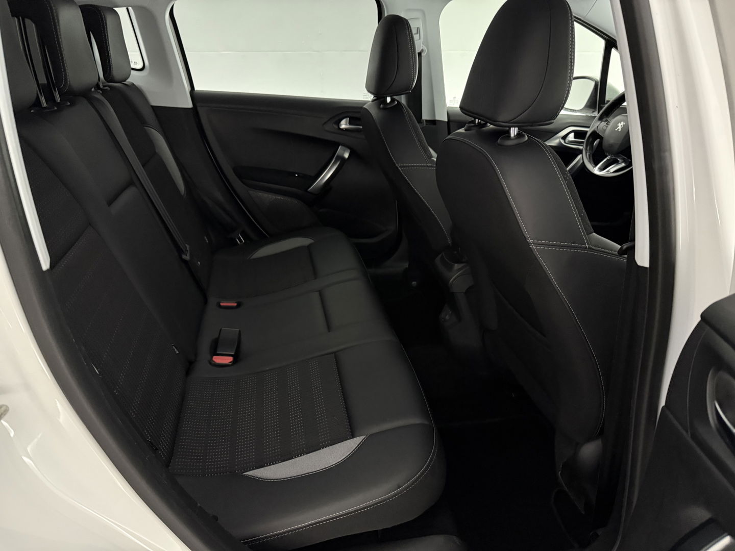 Peugeot 2008 1.2 PureTech Allure | Clima | Cruise | Carplay | Trekh. | Navi | Parkeersens.