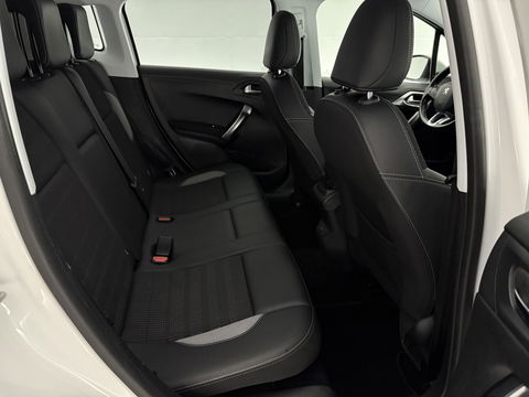 Peugeot 2008 1.2 PureTech Allure | Clima | Cruise | Carplay | Trekh. | Navi | Parkeersens.