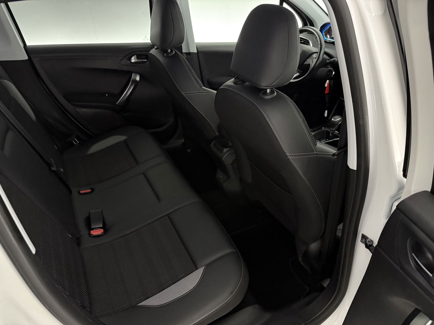 Peugeot 2008 1.2 PureTech Allure | Clima | Cruise | Carplay | Trekh. | Navi | Parkeersens.