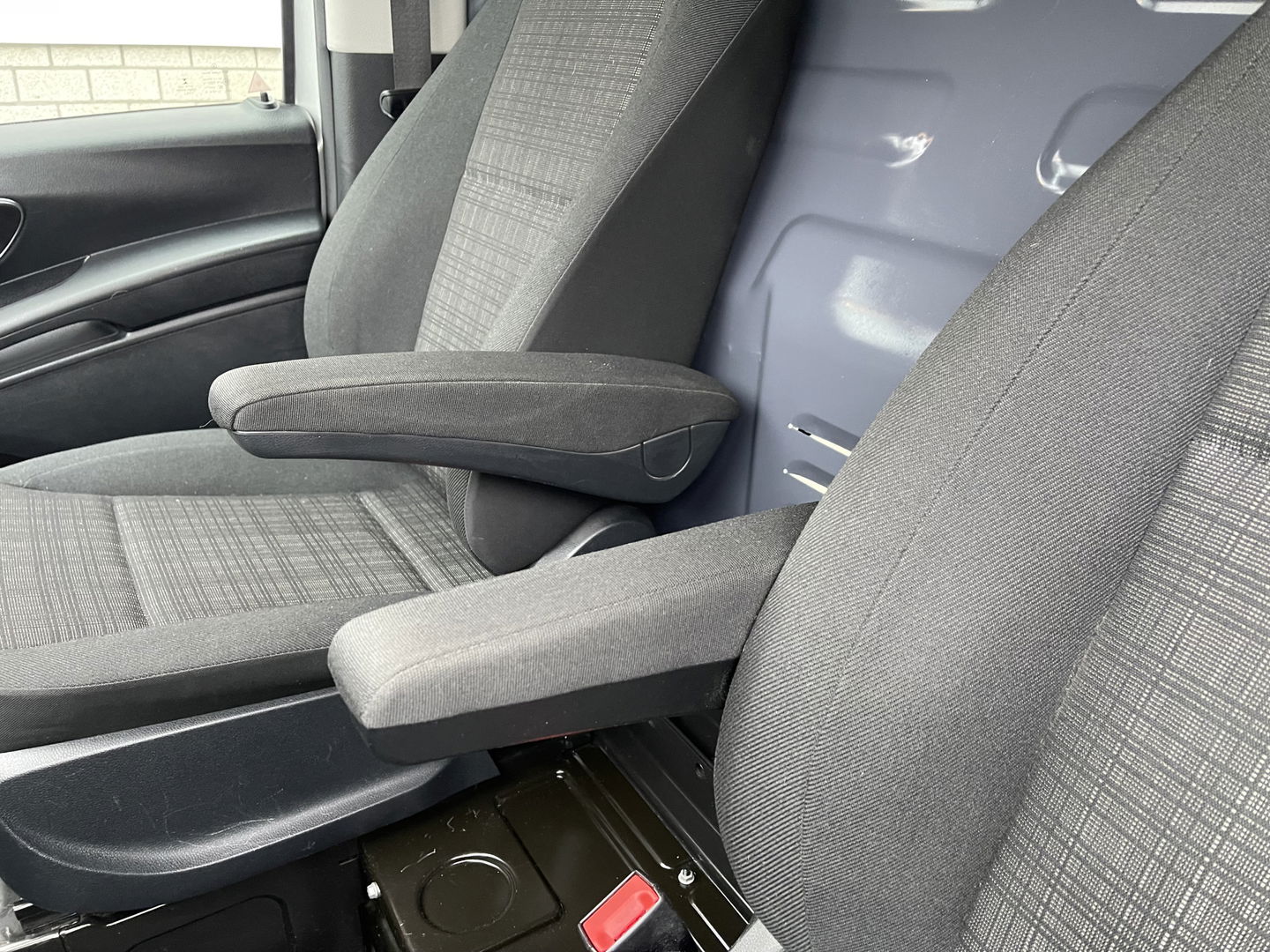 Mercedes-Benz Vito 114 CDI Lang L2H1 automaat / vaste prijs rijklaar € 24.950 ex btw / bpm vrij / lease vanaf € 439 / airco / cruise / navi / camera / pdc / stoelverwarming / led koplampen !