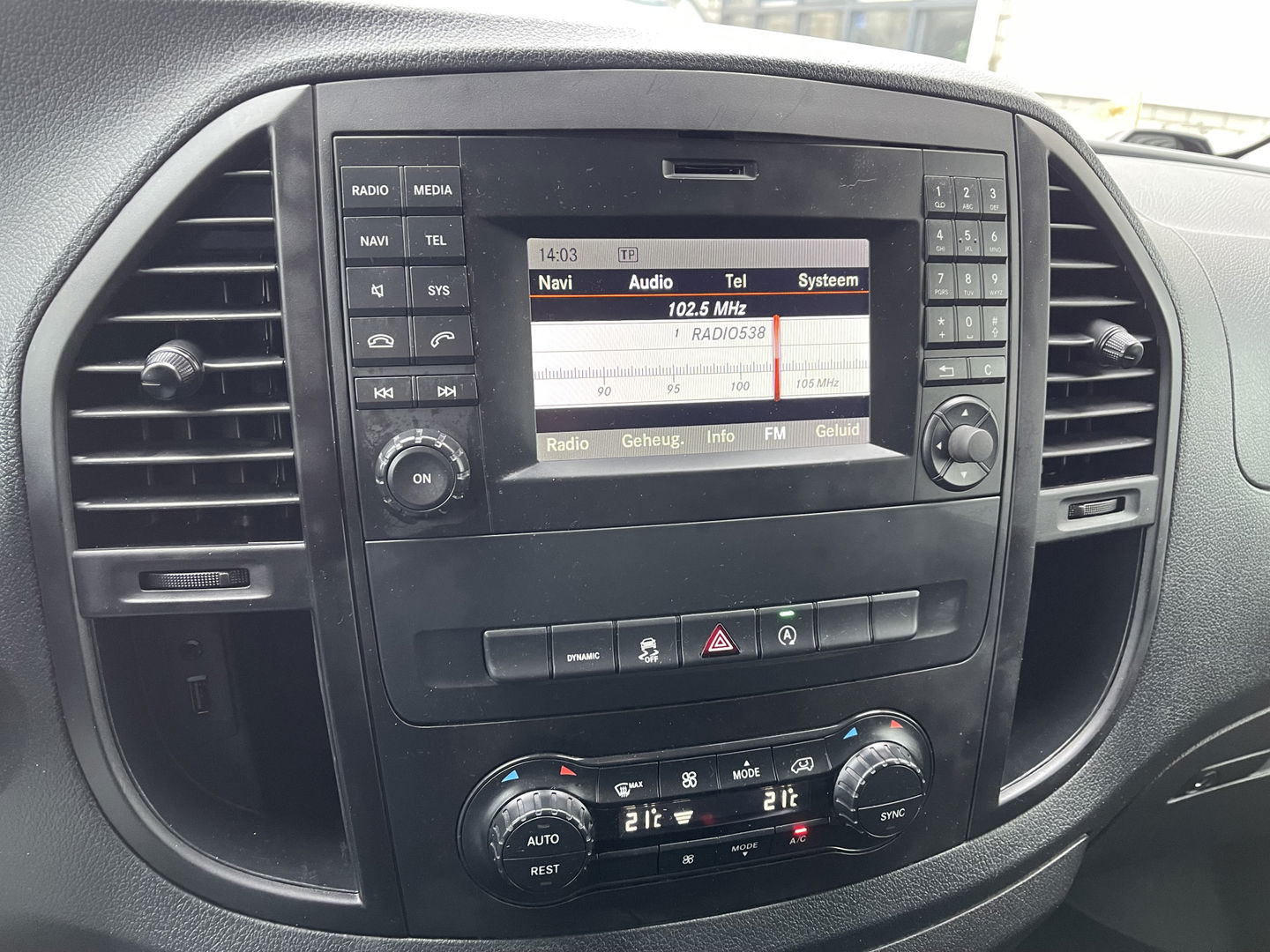 Mercedes-Benz Vito 114 CDI Lang L2H1 automaat / vaste prijs rijklaar € 24.950 ex btw / bpm vrij / lease vanaf € 439 / airco / cruise / navi / camera / pdc / stoelverwarming / led koplampen !