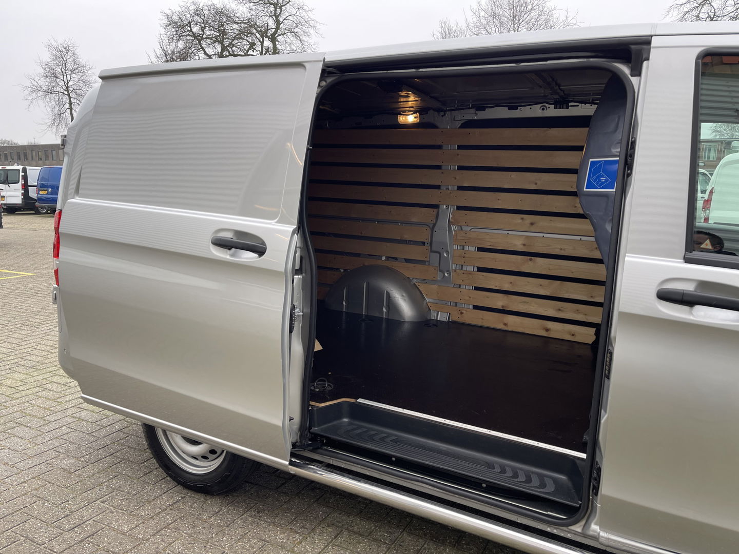 Mercedes-Benz Vito 114 CDI Lang L2H1 automaat / vaste prijs rijklaar € 24.950 ex btw / bpm vrij / lease vanaf € 439 / airco / cruise / navi / camera / pdc / stoelverwarming / led koplampen !