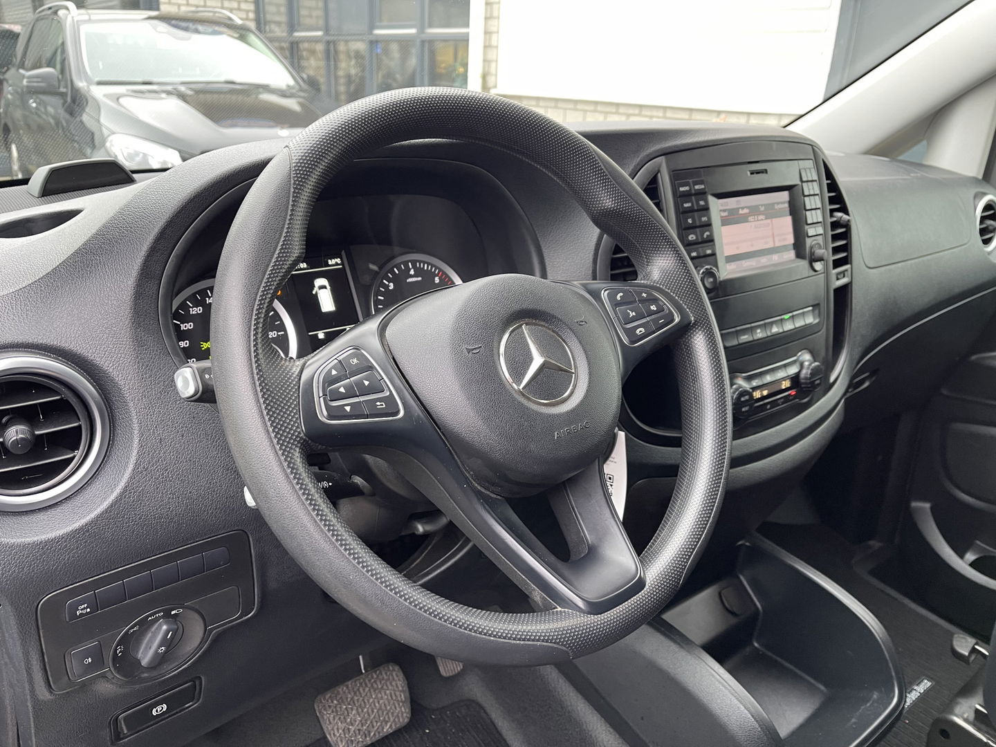 Mercedes-Benz Vito 114 CDI Lang L2H1 automaat / vaste prijs rijklaar € 24.950 ex btw / bpm vrij / lease vanaf € 439 / airco / cruise / navi / camera / pdc / stoelverwarming / led koplampen !