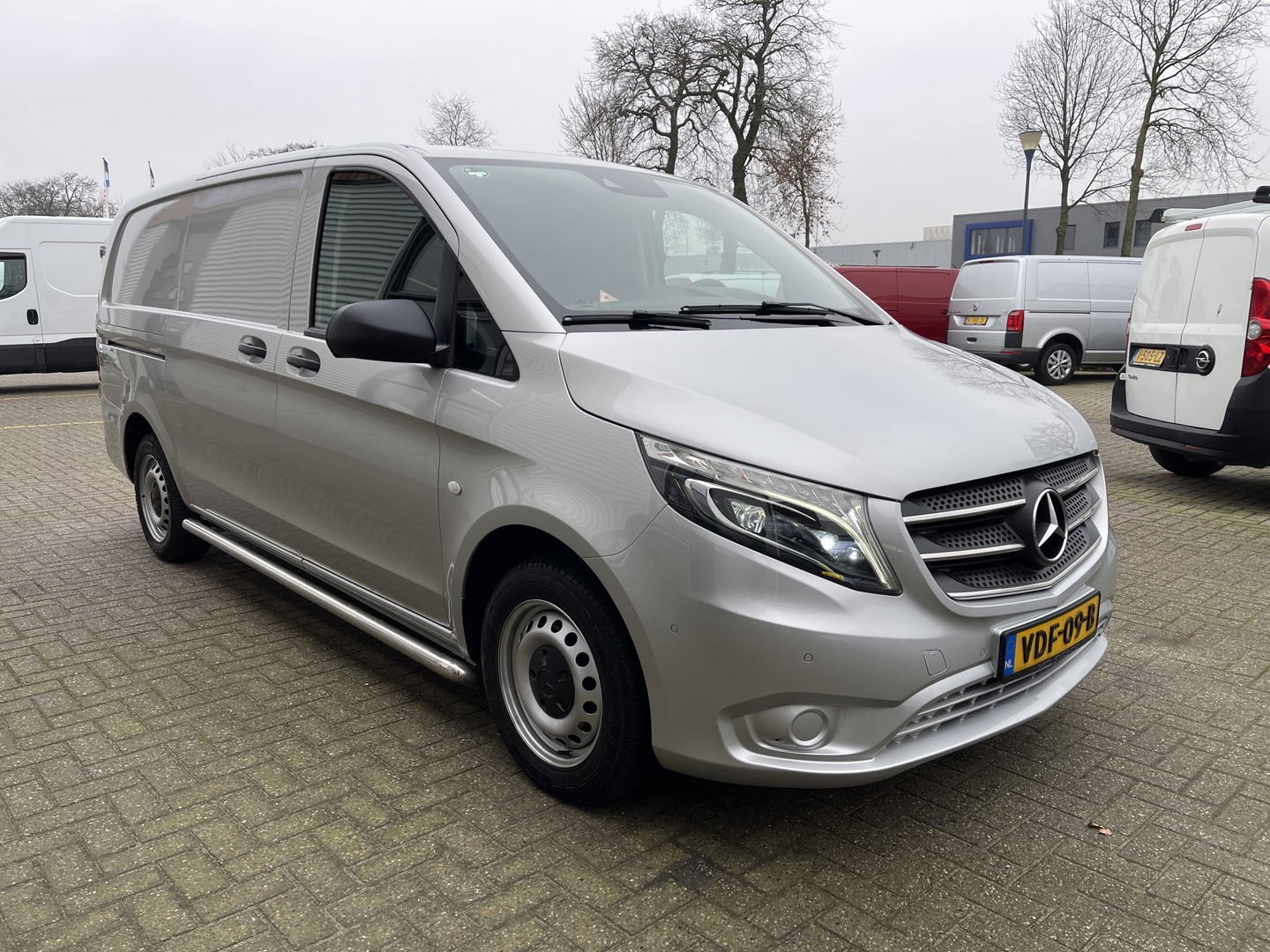 Mercedes-Benz Vito 114 CDI Lang L2H1 automaat / vaste prijs rijklaar € 24.950 ex btw / bpm vrij / lease vanaf € 439 / airco / cruise / navi / camera / pdc / stoelverwarming / led koplampen !