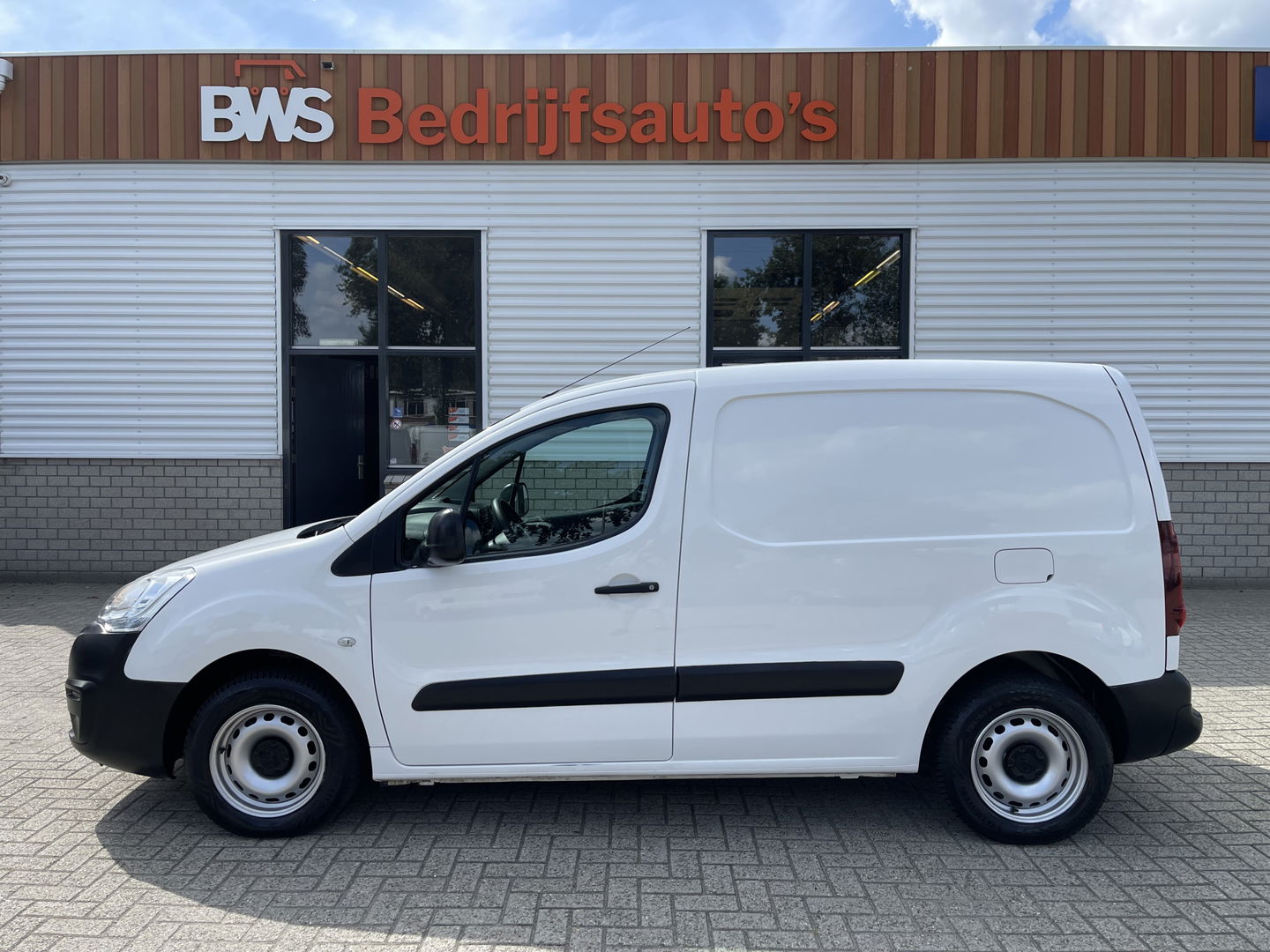 Peugeot Partner 122 1.6 BlueHDi 100 L1 Pro S&S / vaste prijs rijklaar € 7.950 ex btw / lease vanaf € 164 / airco / cruise / trekhaak / parkeersensoren achter / schuifdeur / euro 6 !