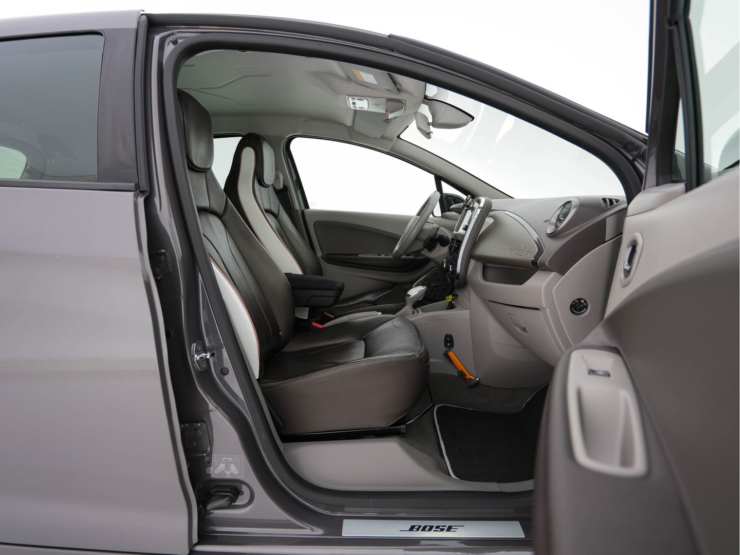 Renault ZOE R90 Bose 41 kWh (Inclusive-Battery) [ 3-Fase ] {SOH-85%} Aut.*LUXURY-LEATHER | BOSE-AUDIO | NAVI-FULLMAP | FULL-LED | DIGI-COCKPIT | CRUISE | ECC | PDC | PRIVACY-GLASS | HEATED-COMFORTSEATS | 16"ALU*