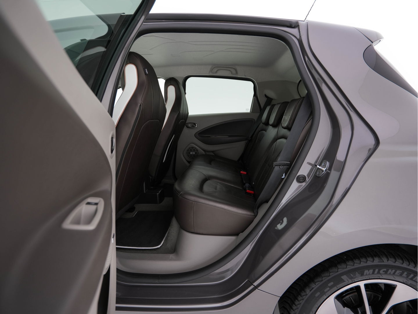 Renault ZOE R90 Bose 41 kWh (Inclusive-Battery) [ 3-Fase ] {SOH-85%} Aut.*LUXURY-LEATHER | BOSE-AUDIO | NAVI-FULLMAP | FULL-LED | DIGI-COCKPIT | CRUISE | ECC | PDC | PRIVACY-GLASS | HEATED-COMFORTSEATS | 16"ALU*