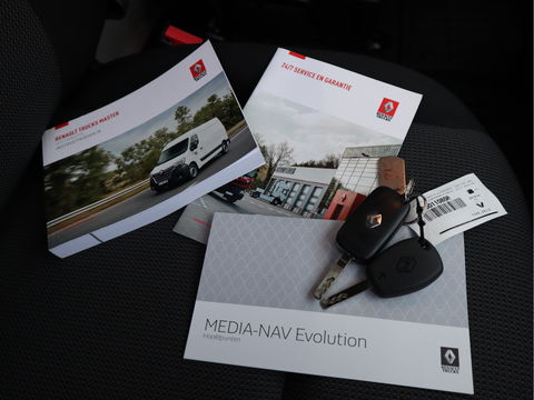 Renault Master T35 2.3 dCi 136pk Euro 6 L2H2 - Imperiaal - Trekhaak