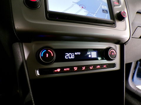 Volkswagen Polo 1.0 TSI 95PK Edition "Origineel NL!" Xenon-LED Adaptive-cruise Stoelverwarming Parkeersensoren 17"Velgen 4-Season