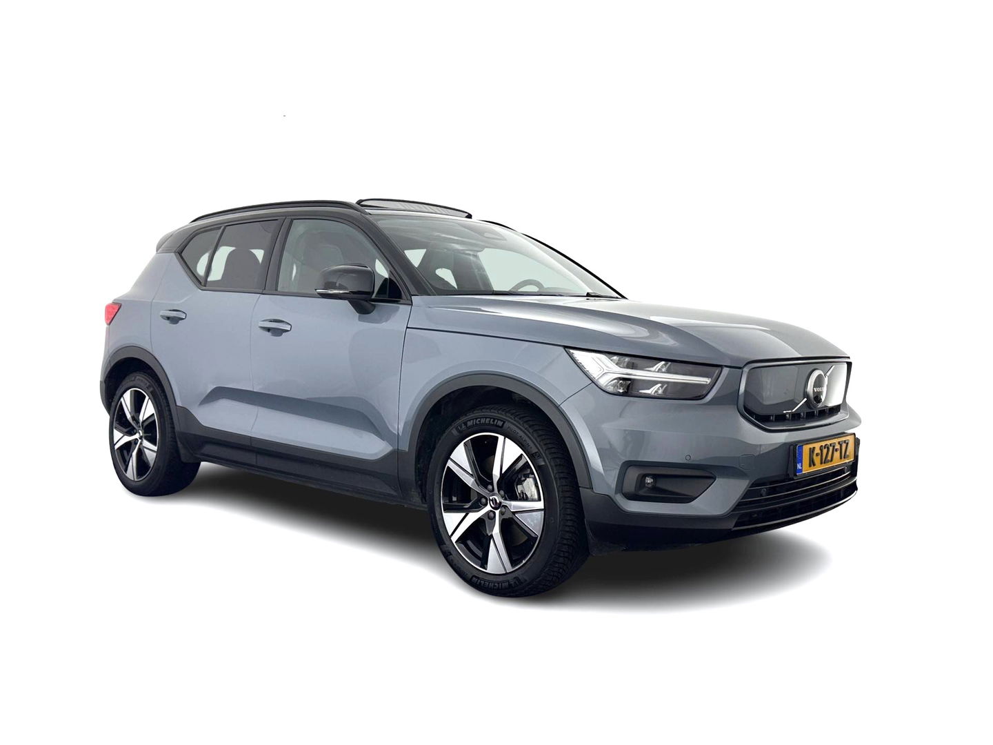 Volvo XC40 Recharge P8 AWD R-Design [ 3-Fase ] (INCL.BTW) Aut. *PANO | LEATHER-ALCANTARA | DIGI-COCKPIT | FULL-LED | HARMAN/KARDON | TOP-VIEW | CARPLAY | NAVI-FULLMAP | ECC | PDC | KEYLESS | HEATED-SPORTSEATS | BLIS | TOWBAR | 18''ALU*