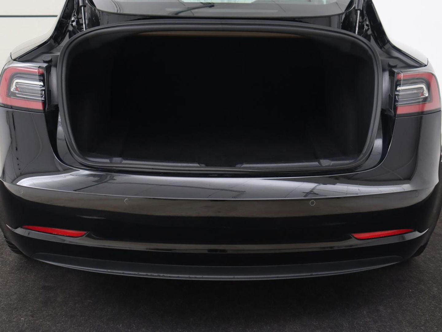 Tesla Model 3 Long Range AWD 75kWh | Panoramadak | Autopilot | Leder | Stoelverwarming | Full LED | Navigatie | Keyless | 18'' | Camera