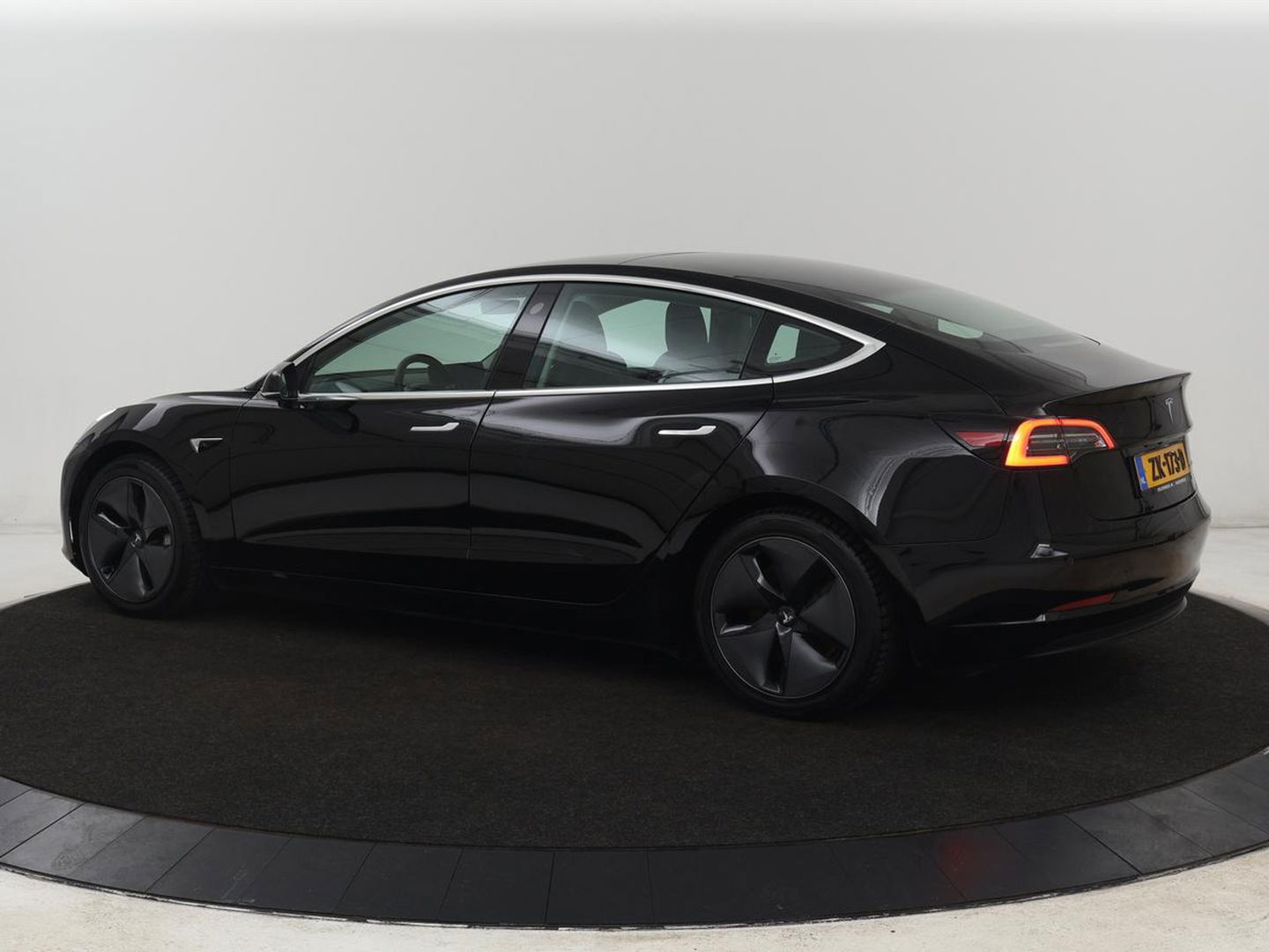 Tesla Model 3 Long Range AWD 75kWh | Panoramadak | Autopilot | Leder | Stoelverwarming | Full LED | Navigatie | Keyless | 18'' | Camera