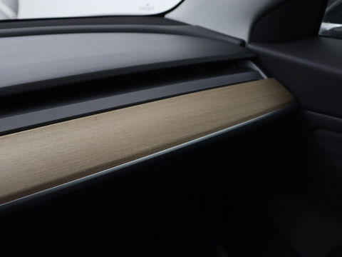 Tesla Model 3 Long Range AWD 75kWh | Panoramadak | Autopilot | Leder | Stoelverwarming | Full LED | Navigatie | Keyless | 18'' | Camera