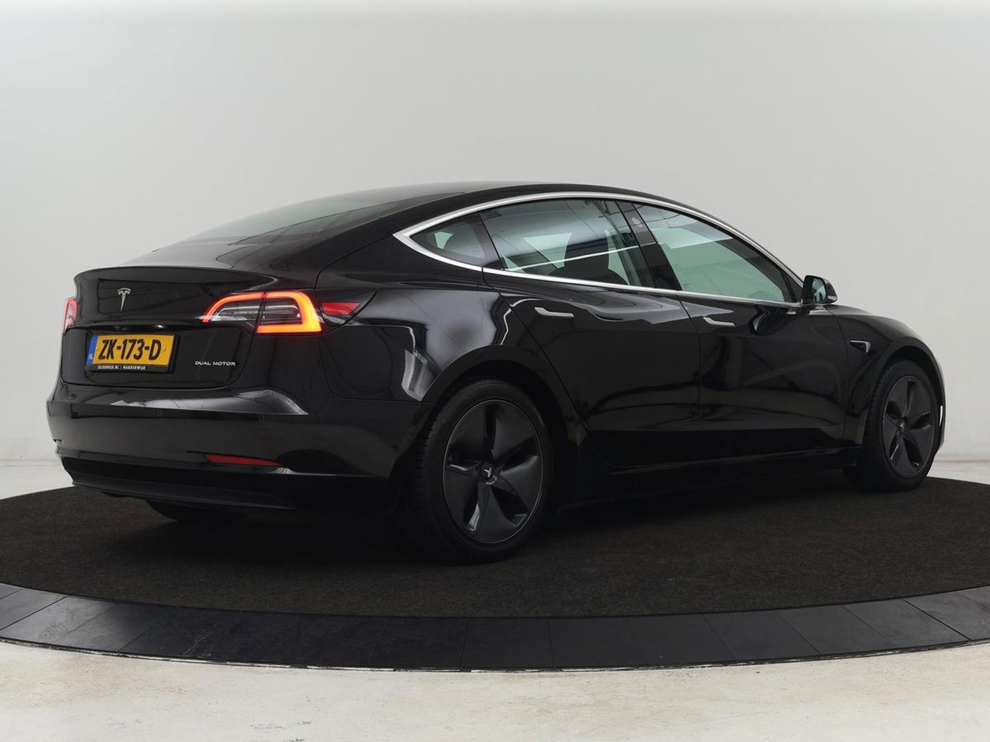 Tesla Model 3 Long Range AWD 75kWh | Panoramadak | Autopilot | Leder | Stoelverwarming | Full LED | Navigatie | Keyless | 18'' | Camera