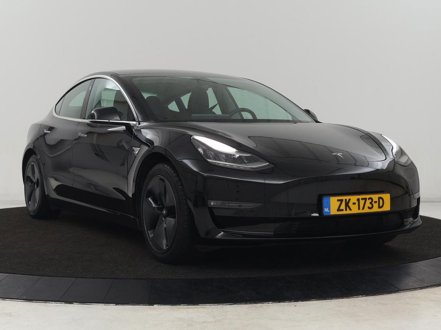 Tesla Model 3 Long Range AWD 75kWh | Panoramadak | Autopilot | Leder | Stoelverwarming | Full LED | Navigatie | Keyless | 18'' | Camera