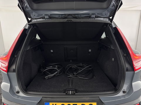 Volvo XC40 Recharge P8 AWD R-Design [ 3-Fase ] {SOH-90%} (INCL-BTW) Aut. *PANO | LEATHER-ALCANTARA | ADAPTIVE-CRUISE | DIGI-COCKPIT | FULL-LED | HARMAN/KARDON | TOPVIEW | NAVI-FULLMAP | ECC | PDC | KEYLESS | HEATED-SPORTSEATS | TOWBAR | 20''ALU*