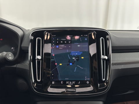 Volvo XC40 Recharge P8 AWD R-Design [ 3-Fase ] {SOH-90%} (INCL-BTW) Aut. *PANO | LEATHER-ALCANTARA | ADAPTIVE-CRUISE | DIGI-COCKPIT | FULL-LED | HARMAN/KARDON | TOPVIEW | NAVI-FULLMAP | ECC | PDC | KEYLESS | HEATED-SPORTSEATS | TOWBAR | 20''ALU*