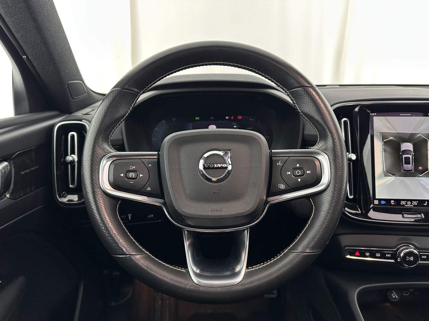 Volvo XC40 Recharge P8 AWD R-Design [ 3-Fase ] {SOH-90%} (INCL-BTW) Aut. *PANO | LEATHER-ALCANTARA | ADAPTIVE-CRUISE | DIGI-COCKPIT | FULL-LED | HARMAN/KARDON | TOPVIEW | NAVI-FULLMAP | ECC | PDC | KEYLESS | HEATED-SPORTSEATS | TOWBAR | 20''ALU*