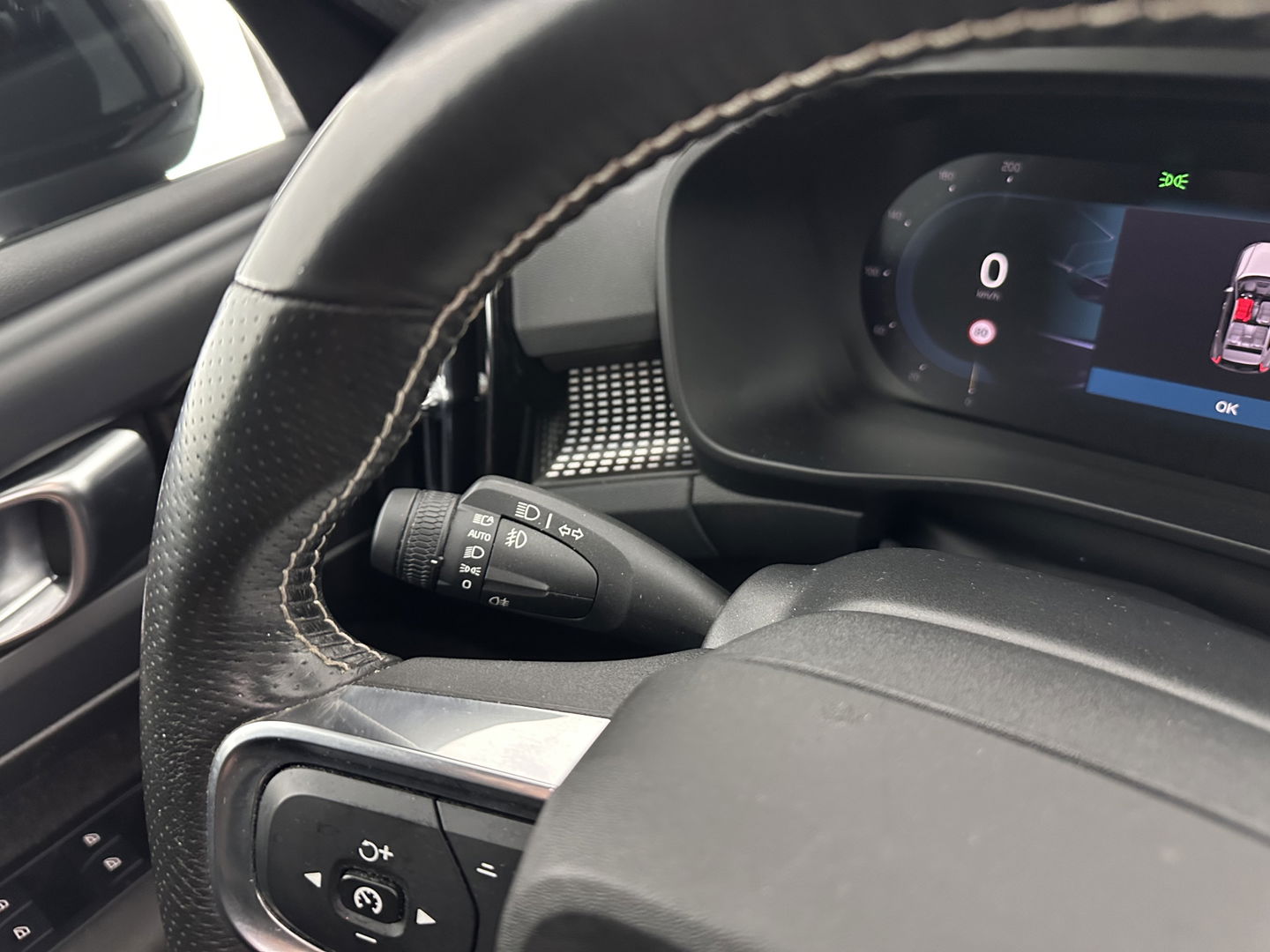 Volvo XC40 Recharge P8 AWD R-Design [ 3-Fase ] {SOH-90%} (INCL-BTW) Aut. *PANO | LEATHER-ALCANTARA | ADAPTIVE-CRUISE | DIGI-COCKPIT | FULL-LED | HARMAN/KARDON | TOPVIEW | NAVI-FULLMAP | ECC | PDC | KEYLESS | HEATED-SPORTSEATS | TOWBAR | 20''ALU*