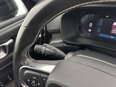 Volvo XC40 Recharge P8 AWD R-Design [ 3-Fase ] {SOH-90%} (INCL-BTW) Aut. *PANO | LEATHER-ALCANTARA | ADAPTIVE-CRUISE | DIGI-COCKPIT | FULL-LED | HARMAN/KARDON | TOPVIEW | NAVI-FULLMAP | ECC | PDC | KEYLESS | HEATED-SPORTSEATS | TOWBAR | 20''ALU*