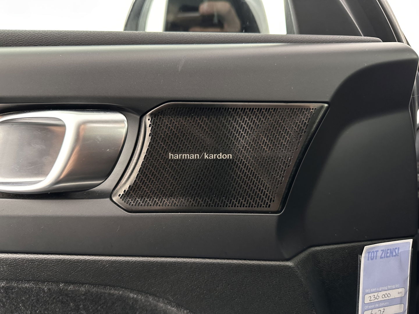 Volvo XC40 Recharge P8 AWD R-Design [ 3-Fase ] {SOH-90%} (INCL-BTW) Aut. *PANO | LEATHER-ALCANTARA | ADAPTIVE-CRUISE | DIGI-COCKPIT | FULL-LED | HARMAN/KARDON | TOPVIEW | NAVI-FULLMAP | ECC | PDC | KEYLESS | HEATED-SPORTSEATS | TOWBAR | 20''ALU*