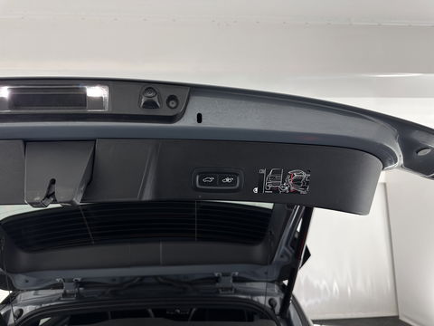 Volvo XC40 Recharge P8 AWD R-Design [ 3-Fase ] {SOH-90%} (INCL-BTW) Aut. *PANO | LEATHER-ALCANTARA | ADAPTIVE-CRUISE | DIGI-COCKPIT | FULL-LED | HARMAN/KARDON | TOPVIEW | NAVI-FULLMAP | ECC | PDC | KEYLESS | HEATED-SPORTSEATS | TOWBAR | 20''ALU*