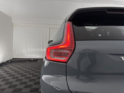 Volvo XC40 Recharge P8 AWD R-Design [ 3-Fase ] {SOH-90%} (INCL-BTW) Aut. *PANO | LEATHER-ALCANTARA | ADAPTIVE-CRUISE | DIGI-COCKPIT | FULL-LED | HARMAN/KARDON | TOPVIEW | NAVI-FULLMAP | ECC | PDC | KEYLESS | HEATED-SPORTSEATS | TOWBAR | 20''ALU*