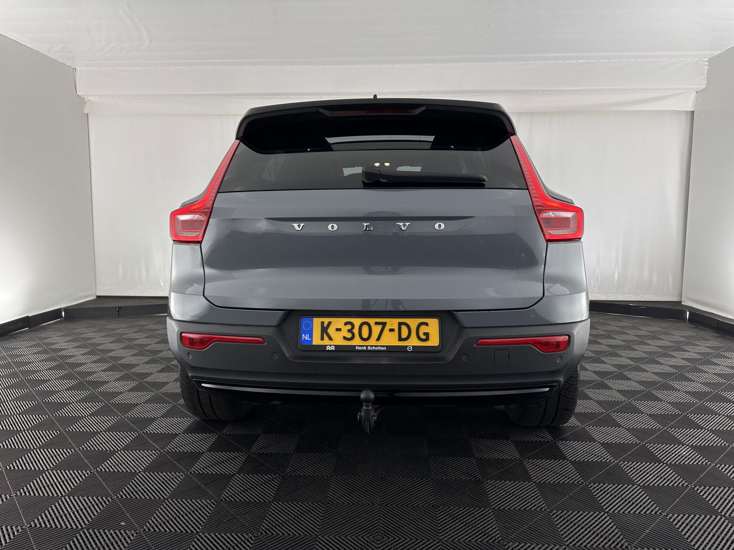 Volvo XC40 Recharge P8 AWD R-Design [ 3-Fase ] {SOH-90%} (INCL-BTW) Aut. *PANO | LEATHER-ALCANTARA | ADAPTIVE-CRUISE | DIGI-COCKPIT | FULL-LED | HARMAN/KARDON | TOPVIEW | NAVI-FULLMAP | ECC | PDC | KEYLESS | HEATED-SPORTSEATS | TOWBAR | 20''ALU*