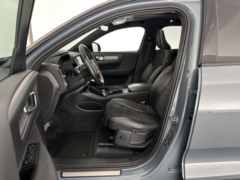 Volvo XC40 Recharge P8 AWD R-Design [ 3-Fase ] {SOH-90%} (INCL-BTW) Aut. *PANO | LEATHER-ALCANTARA | ADAPTIVE-CRUISE | DIGI-COCKPIT | FULL-LED | HARMAN/KARDON | TOPVIEW | NAVI-FULLMAP | ECC | PDC | KEYLESS | HEATED-SPORTSEATS | TOWBAR | 20''ALU*