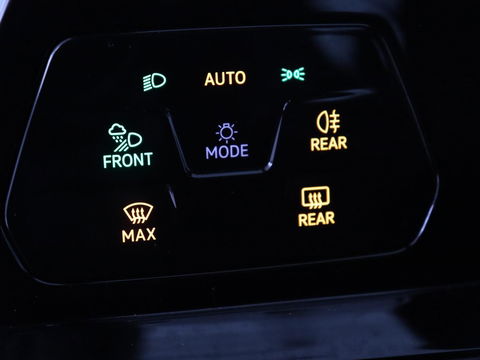 Volkswagen Golf 1.4 eHybrid GTE | Adaptive cruise | Camera | Park Assist | Carplay | Navigatie | Sfeerverlichting | LED Plus | Sportstoelen | Climate control | PHEV | Plug In