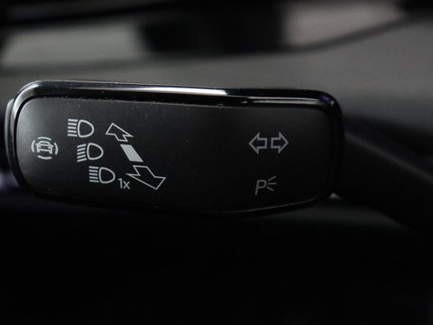 Volkswagen Golf 1.4 eHybrid GTE | Adaptive cruise | Camera | Park Assist | Carplay | Navigatie | Sfeerverlichting | LED Plus | Sportstoelen | Climate control | PHEV | Plug In