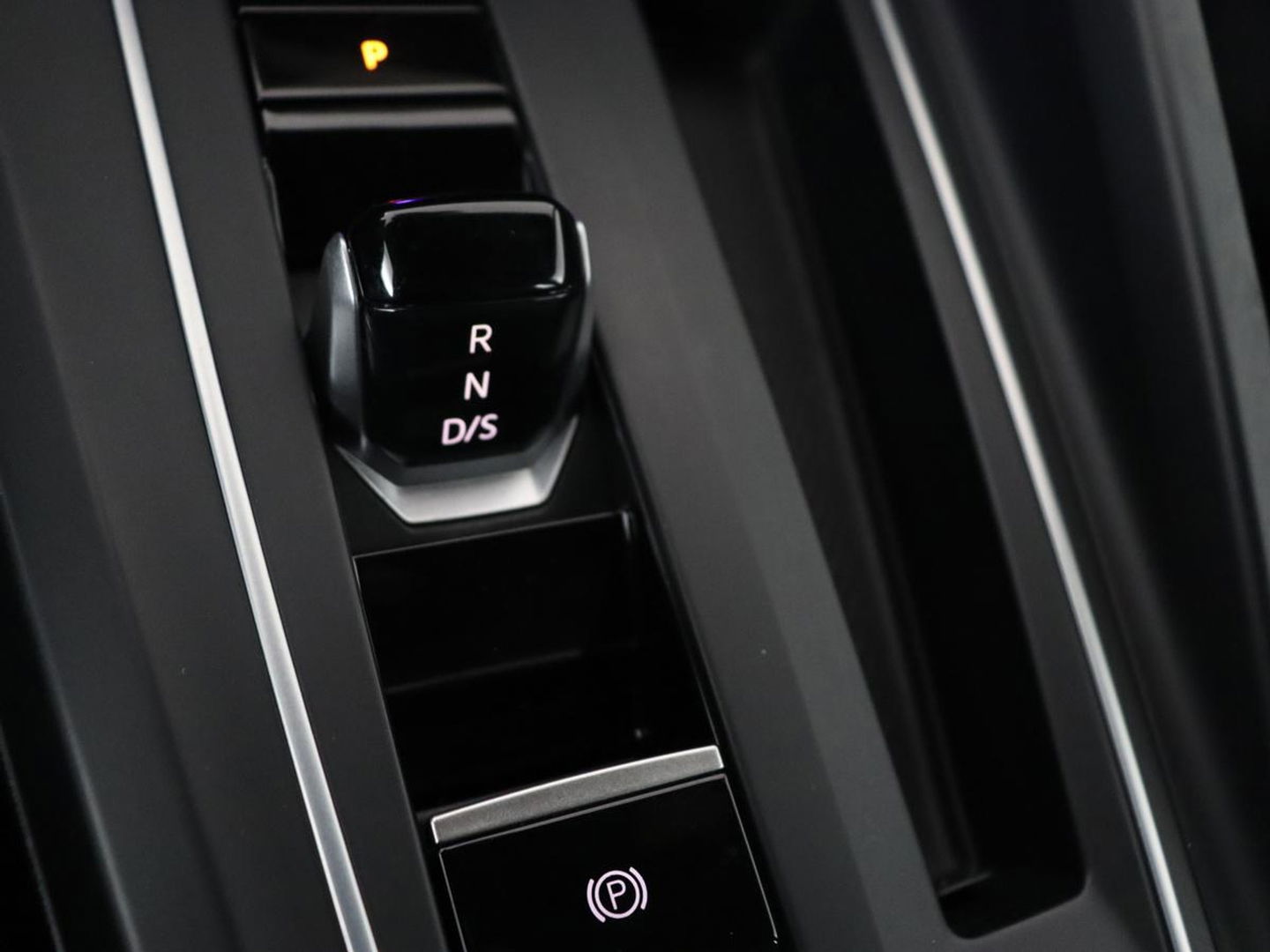 Volkswagen Golf 1.4 eHybrid GTE | Adaptive cruise | Camera | Park Assist | Carplay | Navigatie | Sfeerverlichting | LED Plus | Sportstoelen | Climate control | PHEV | Plug In