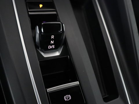 Volkswagen Golf 1.4 eHybrid GTE | Adaptive cruise | Camera | Park Assist | Carplay | Navigatie | Sfeerverlichting | LED Plus | Sportstoelen | Climate control | PHEV | Plug In