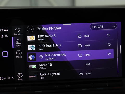 Volkswagen Golf 1.4 eHybrid GTE | Adaptive cruise | Camera | Park Assist | Carplay | Navigatie | Sfeerverlichting | LED Plus | Sportstoelen | Climate control | PHEV | Plug In