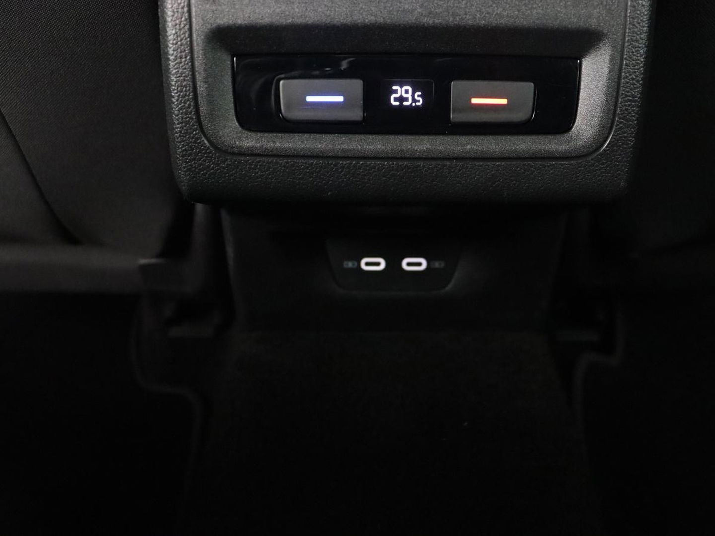 Volkswagen Golf 1.4 eHybrid GTE | Adaptive cruise | Camera | Park Assist | Carplay | Navigatie | Sfeerverlichting | LED Plus | Sportstoelen | Climate control | PHEV | Plug In