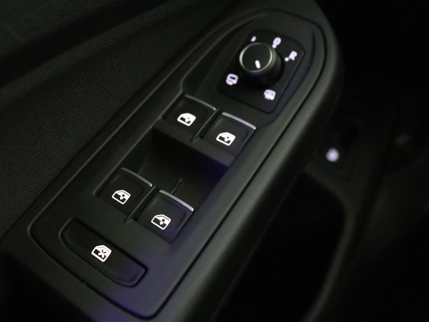 Volkswagen Golf 1.4 eHybrid GTE | Adaptive cruise | Camera | Park Assist | Carplay | Navigatie | Sfeerverlichting | LED Plus | Sportstoelen | Climate control | PHEV | Plug In