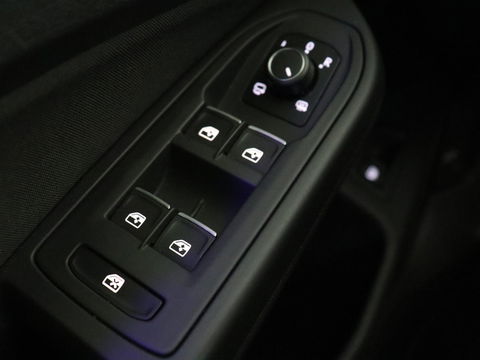 Volkswagen Golf 1.4 eHybrid GTE | Adaptive cruise | Camera | Park Assist | Carplay | Navigatie | Sfeerverlichting | LED Plus | Sportstoelen | Climate control | PHEV | Plug In